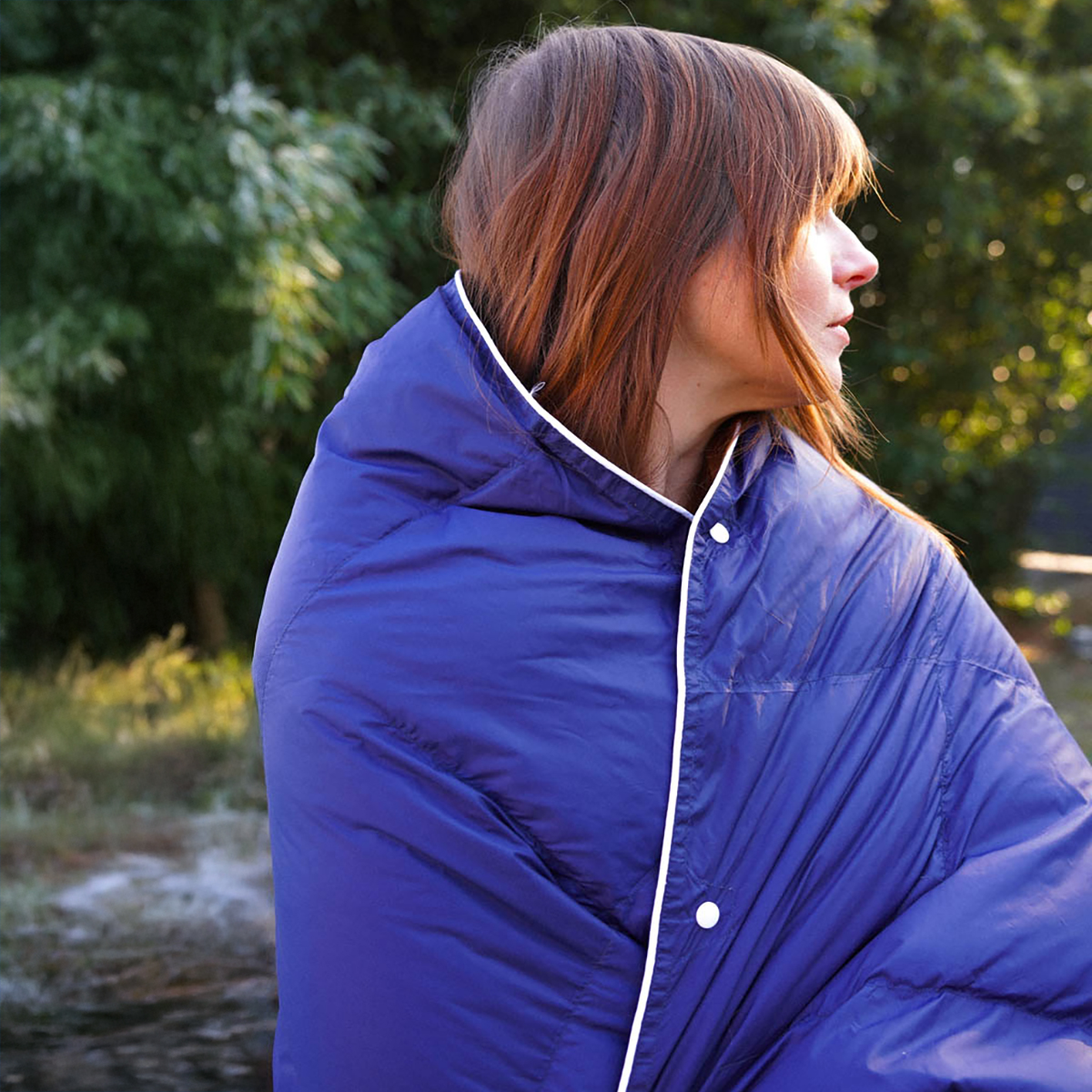 2-in-1 nomadic fluffy blanket escape